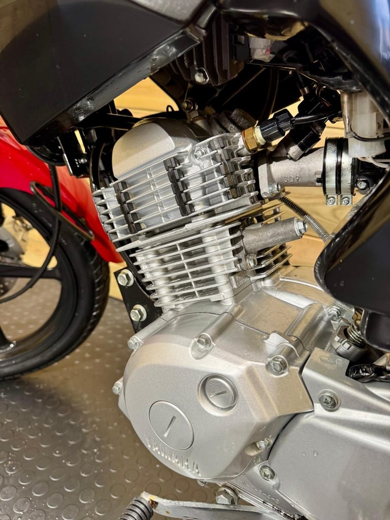 Yamaha YBR125 YBR 125 / 2016 model / JUST 832 MILES!