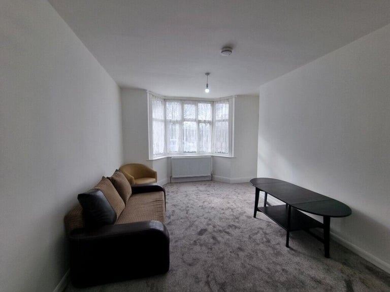 image for Refurbished big studio flat with shower room.Separate own fully fitted kitchen.£1300 plus elec bill
