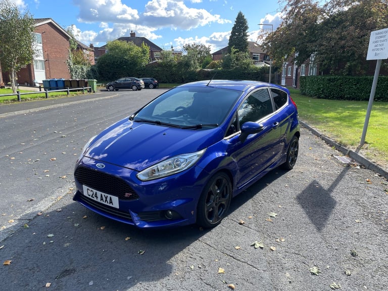 Ford, FIESTA, Hatchback, 2016, Manual, 1596 (cc), 3 doors