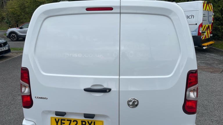 2022 Vauxhall Combo 2300 1.5 Turbo D 100ps H1 Sportive Van PANEL VAN DIESEL Manual