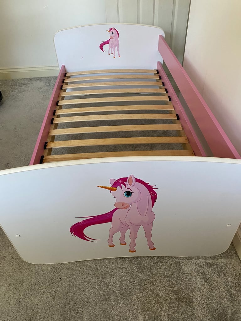 Toddler bed good condition.