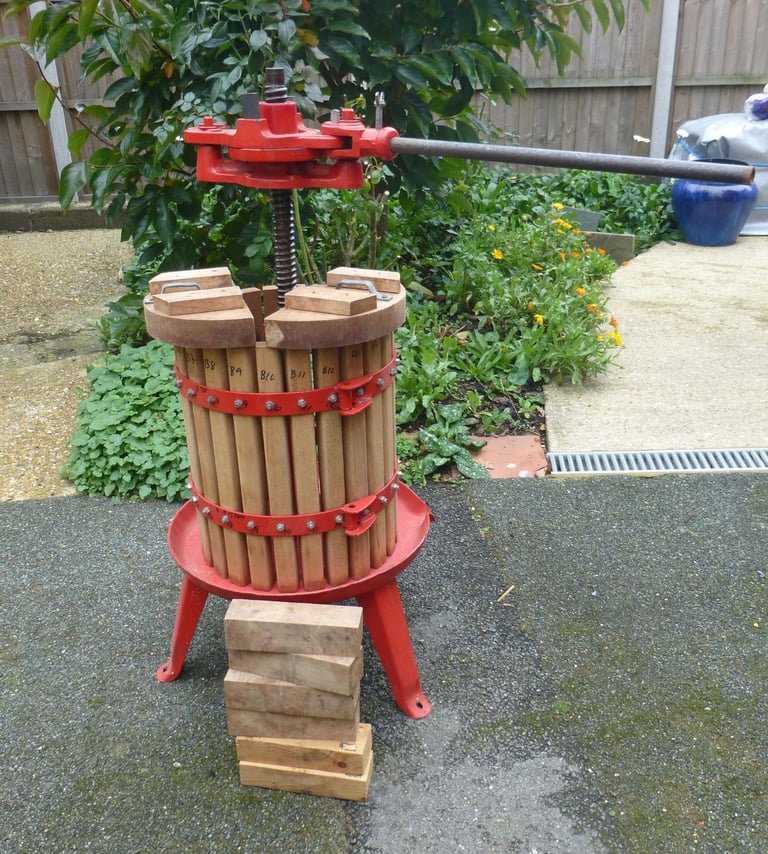 28 litre fruit press