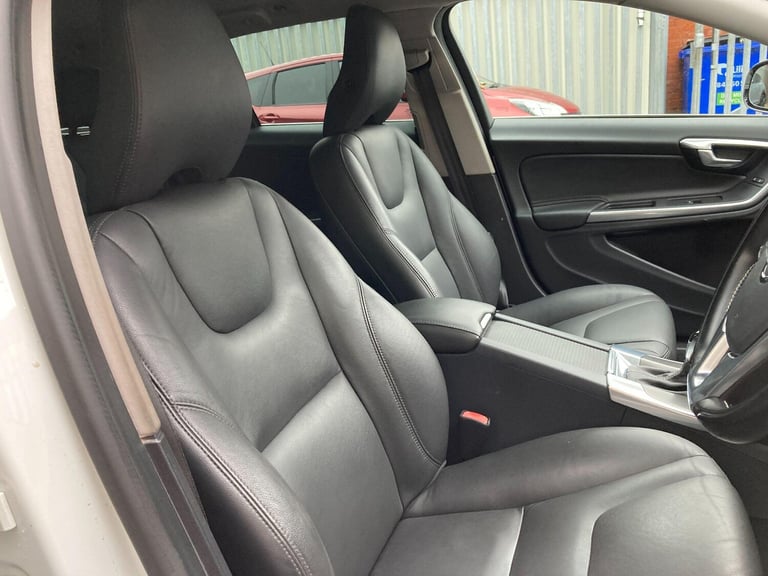 2014 Volvo V60 2.4 D6 Estate 5dr Diesel Plug-in Hybrid Geartronic AWD Euro 5 (s/s) (285 ps ESTATE...