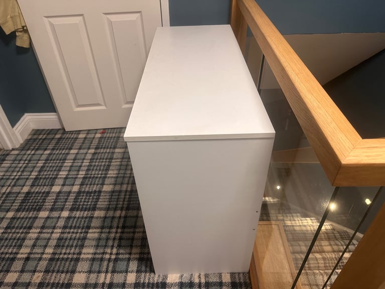 image for White desk 