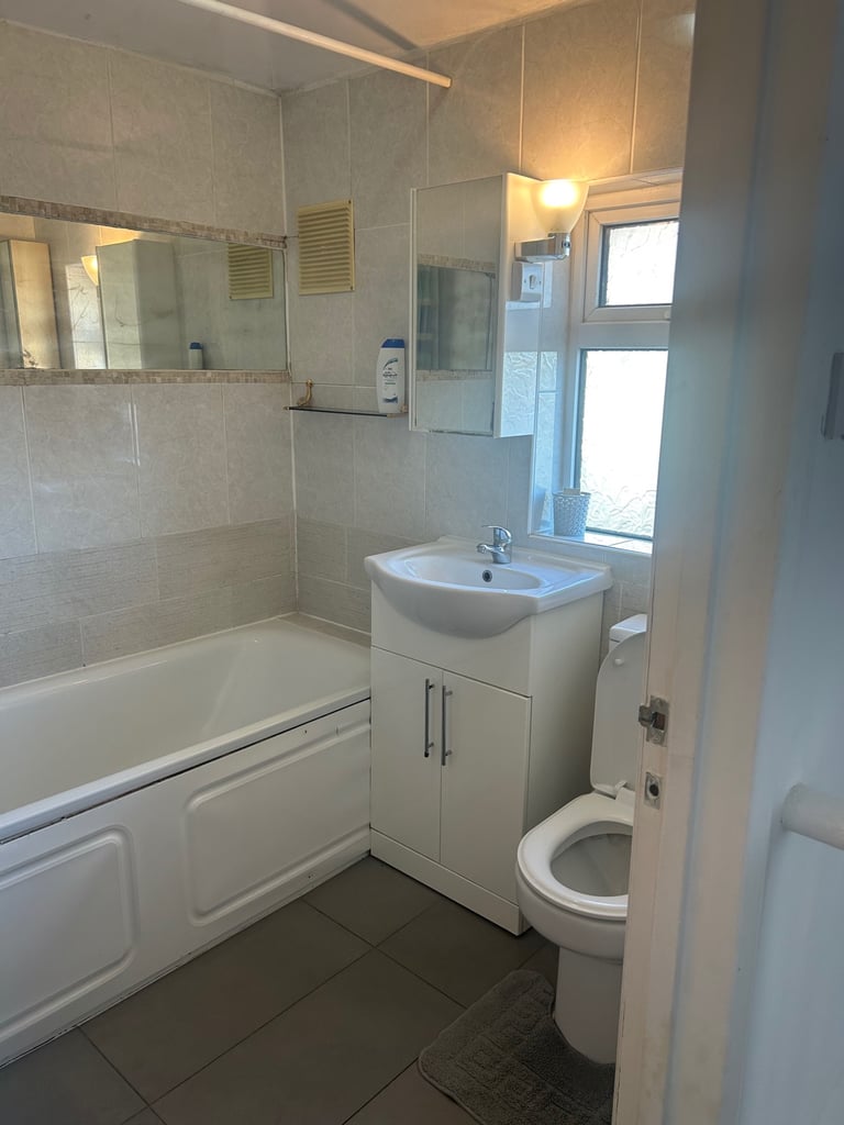 Lovely one bedroom flat to let in Whetstone N20 (please read ad)