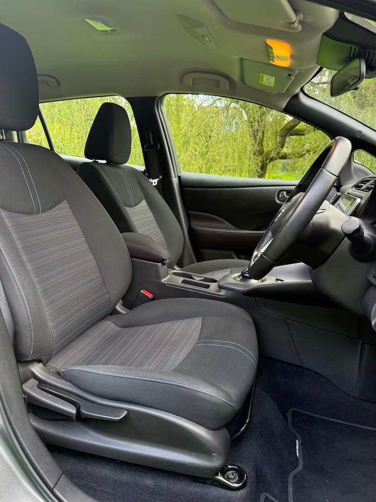 Nissan Leaf Acenta 110kW 39kWh 2022 in Grey VAT Q 5 Door Hatchback £126 / Month