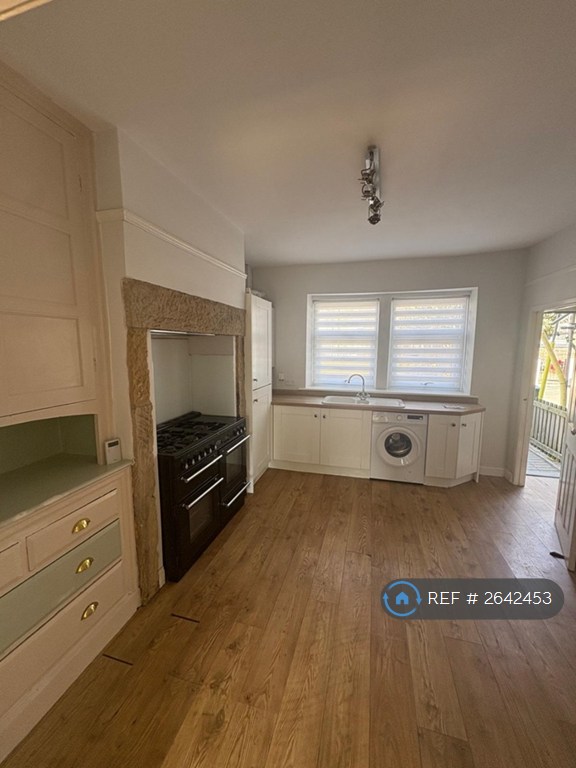 2 bedroom house in North Street, Rawdon, Leeds, LS19 (2 bed) (#2642453)