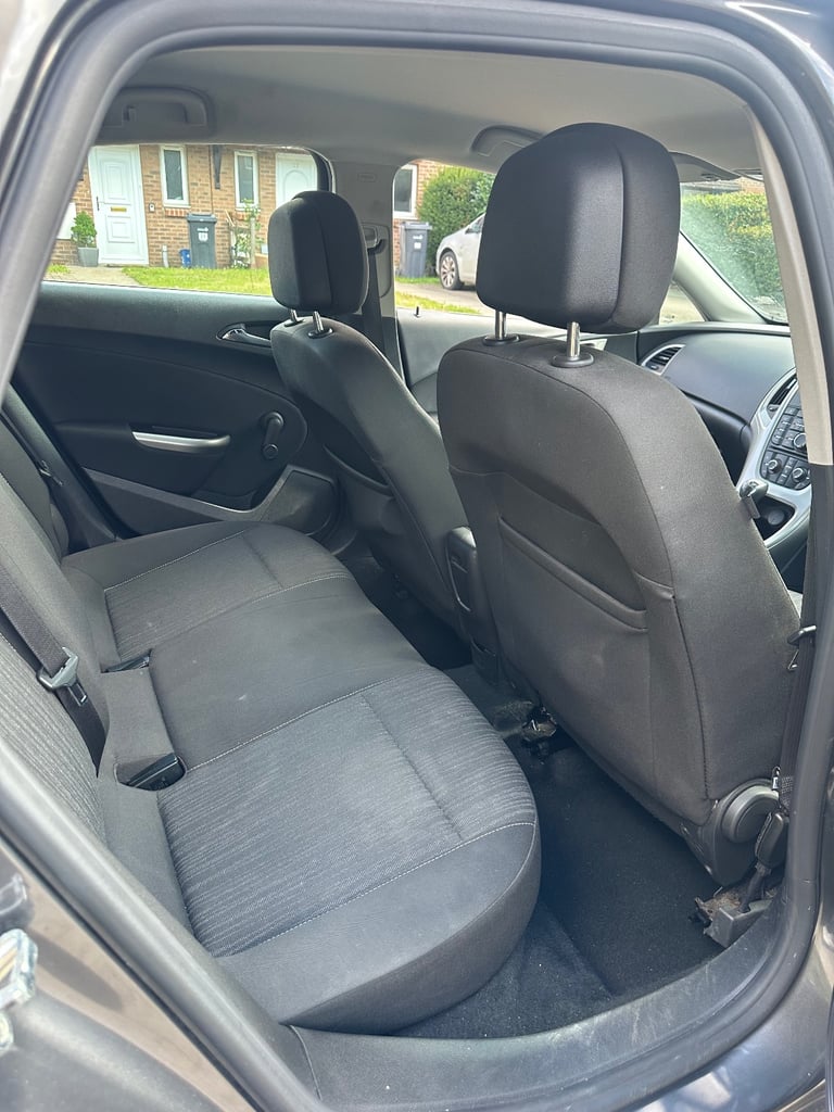 2011 Vauxhall Astra Automatic 1.6L Petrol 64,000 Miles Full Vauxhall Service History 1YR MOT 1 OWNER