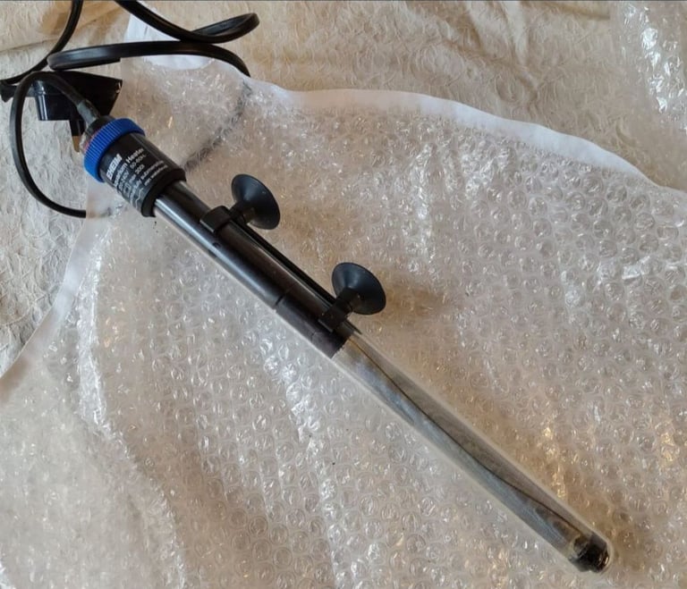 Large fish tank, with external filter, light and heater and 2 acylic sheet covers 200l.