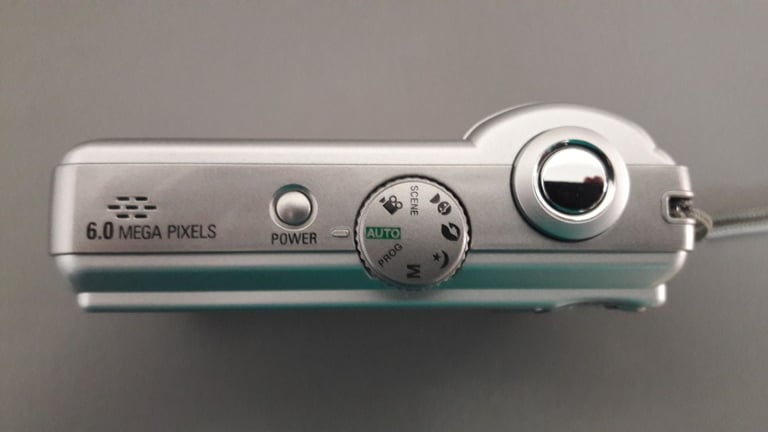 Digital Camera Samsung Digimax S600 with 6 mega pixels – post or collect