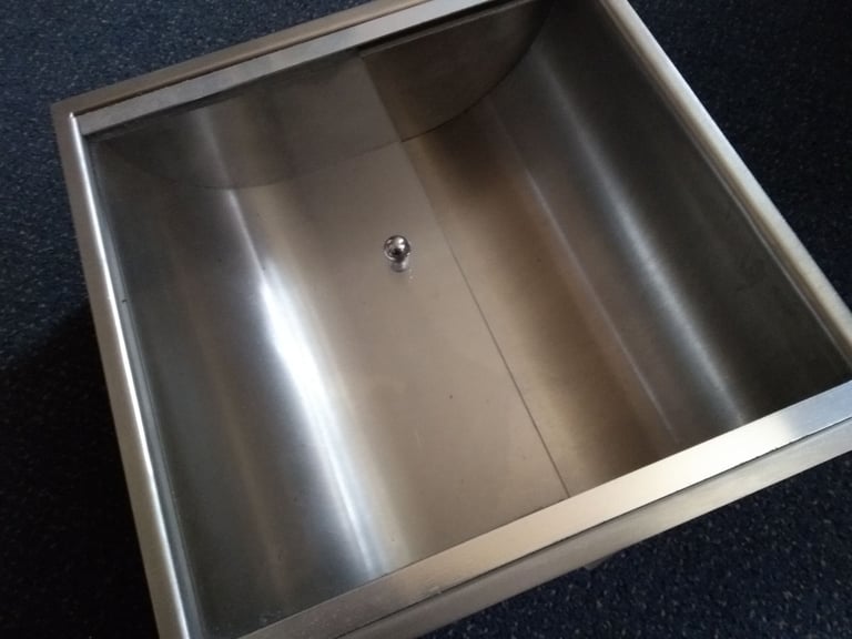 image for in counter cash/document transfer trays security