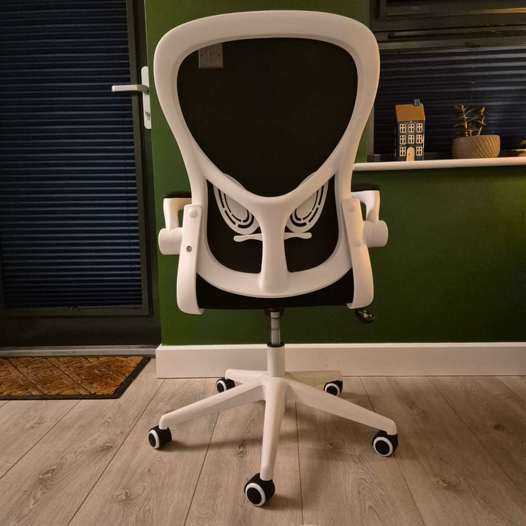 Ergonomic office chair 