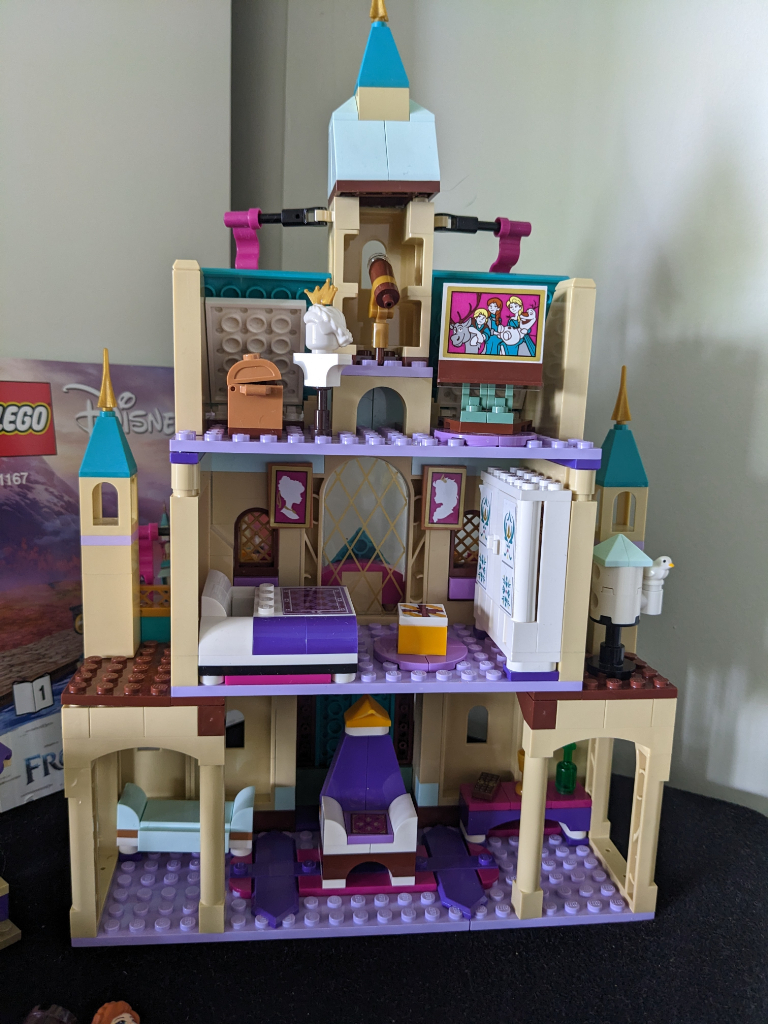 LEGO Disney Frozen II - Arendelle Castle Village (41167)