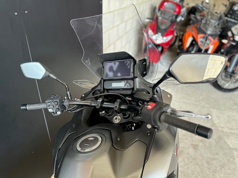 STUNNING LOW MILEAGE 2022/22 HONDA NT1100 MOTORCYCLE 