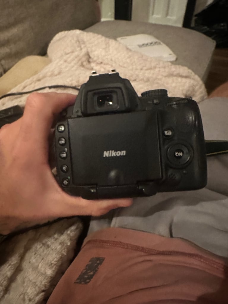 Nixon d5000 digital camera 