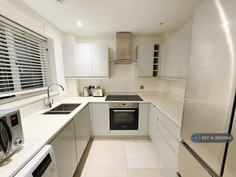 1 bedroom flat in Pavilion Mansions, London, SW9 (1 bed) (#2655584)