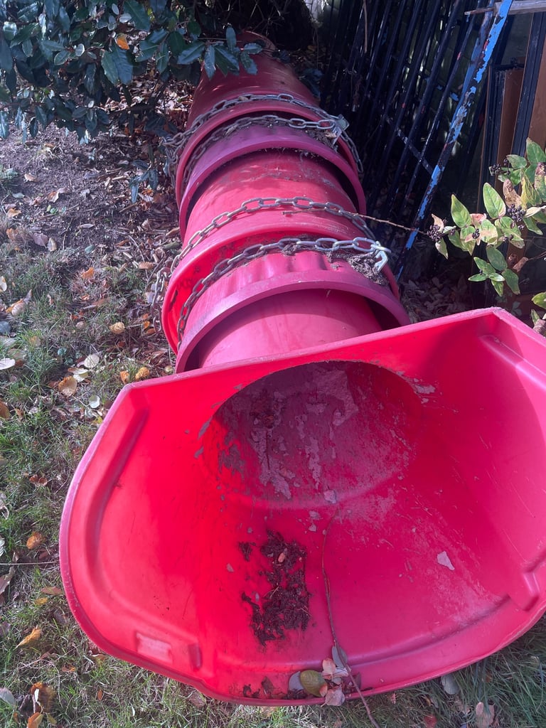 Used Scaffold Rubbish Chute System Red Great Quality NEGOTIABLE ON PRICE !!