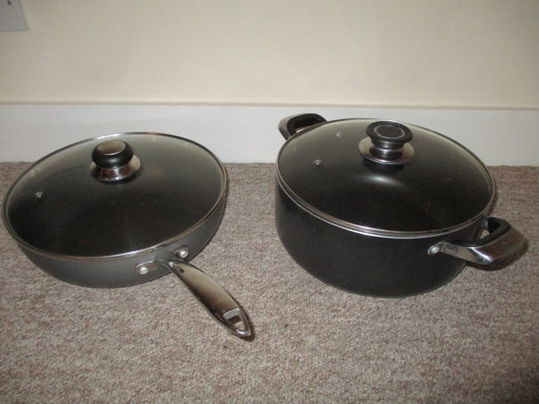 Large Frying Pan and Saucepan With Lids