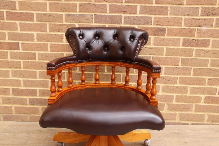 Chesterfield Gas Lift Captains Chair (UK Delivery)