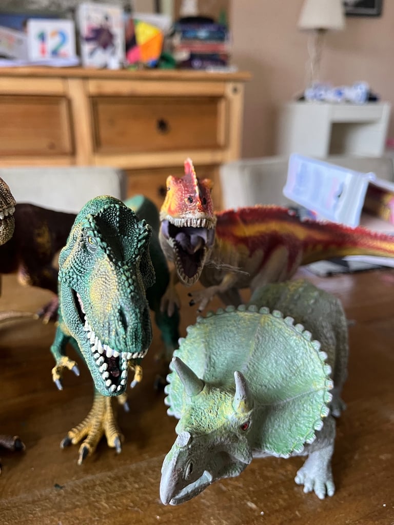 10 large dinosaur toys 