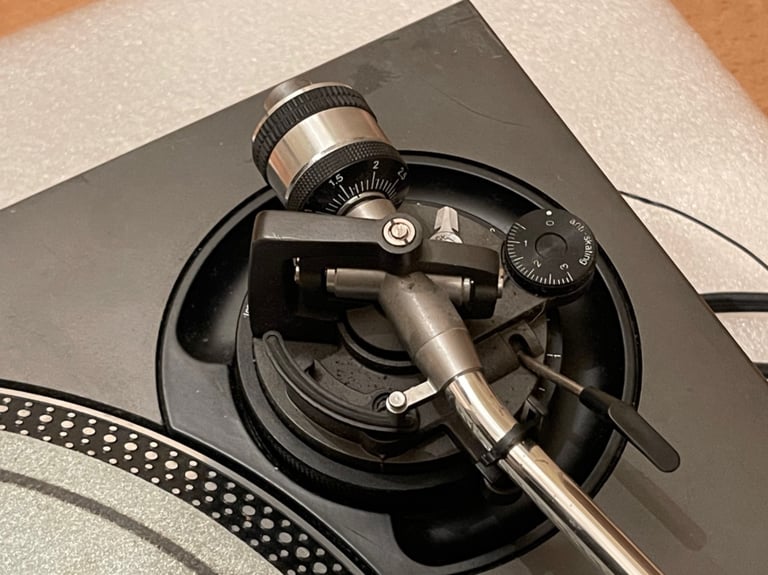 Technics SL 1210 MK2 Direct Drive Turntable 