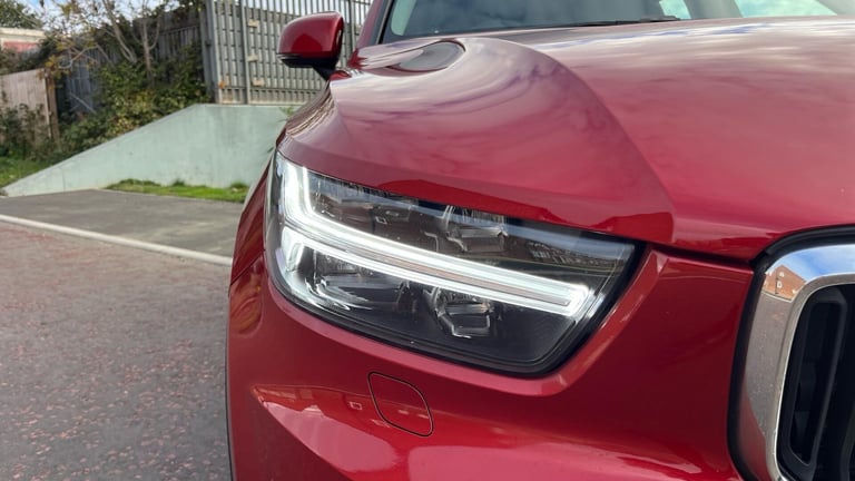 2020 Volvo XC40 Momentum B4 AWD mild hybrid ESTATE Petrol/Electric Hybrid Automatic