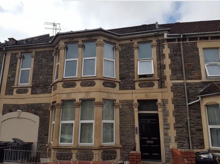 Large studio flat available in St Andrews
