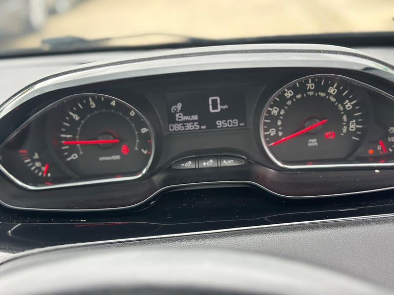 2014 Peugeot 208 1.2 VTi PureTech Style Euro 5 3dr HATCHBACK Petrol Manual