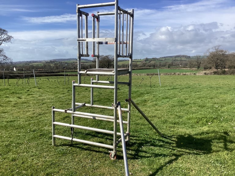 Scaffold tower podium  