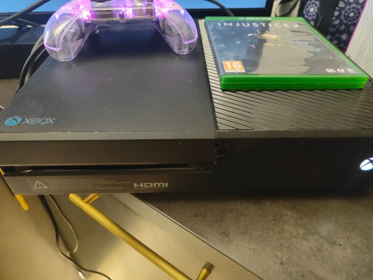 image for Xbox one controller and 1 game 
