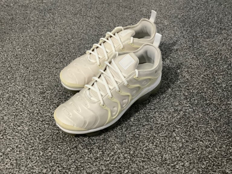 LIKE NEW MENS NIKE AIR VAPORMAX PLUS TRAINERS VM UK 9 