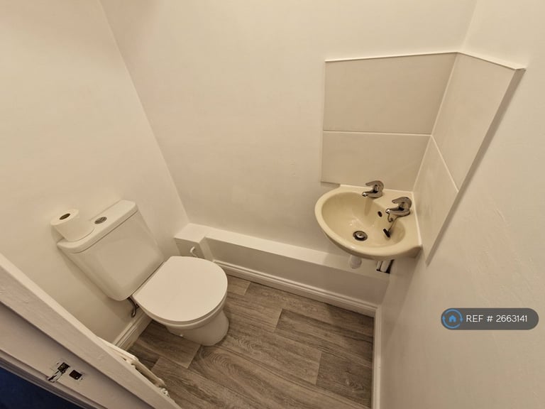 3 bedroom house in Sir Charles Square, Newport, NP10 (3 bed) (#2663141)