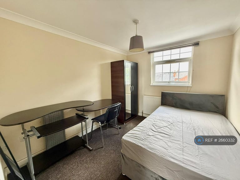 8 bedroom house in Blenheim Road, Reading, RG1 (8 bed) (#2660332)