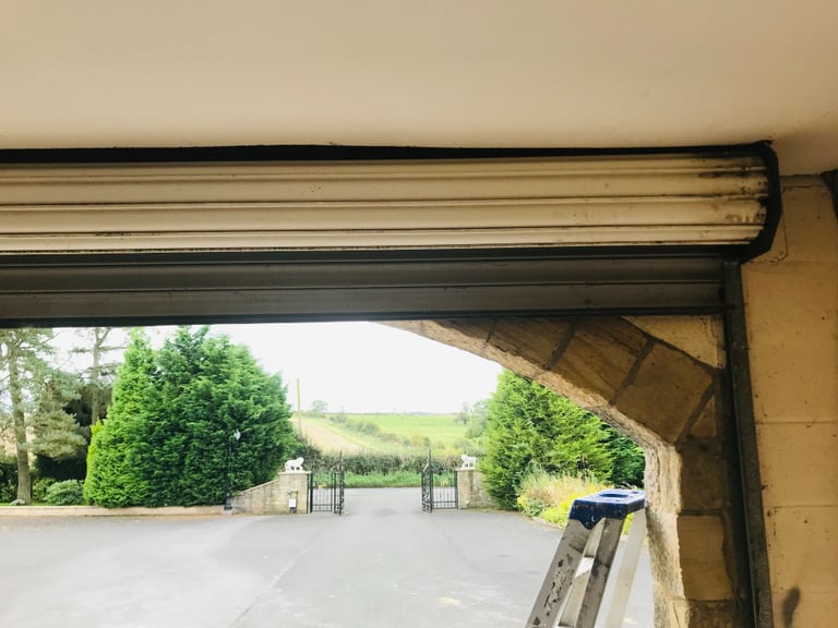 WHITE ELECTRIC ROLLER SHUTTER GARAGE DOOR WITH REMOTES