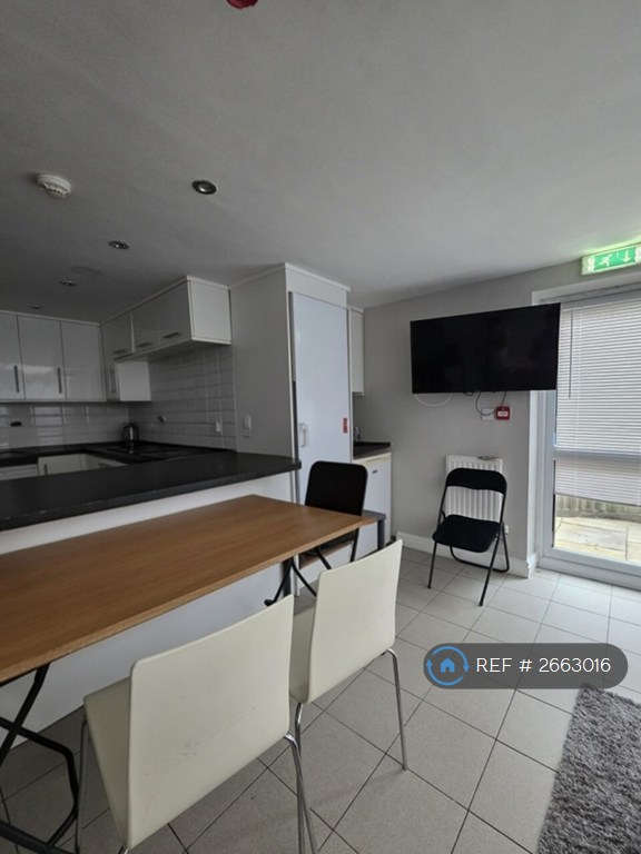 10 bedroom house in Cathays Terrace, Cardiff, CF24 (10 bed) (#2663016)