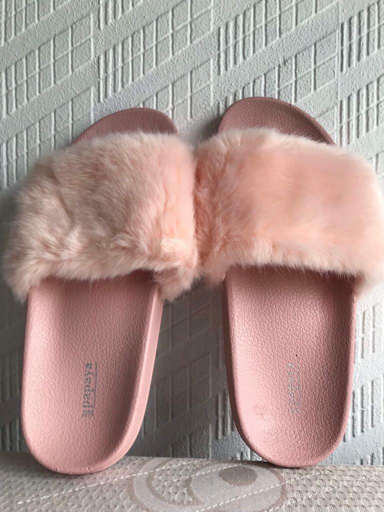 Job lot discount flip flops