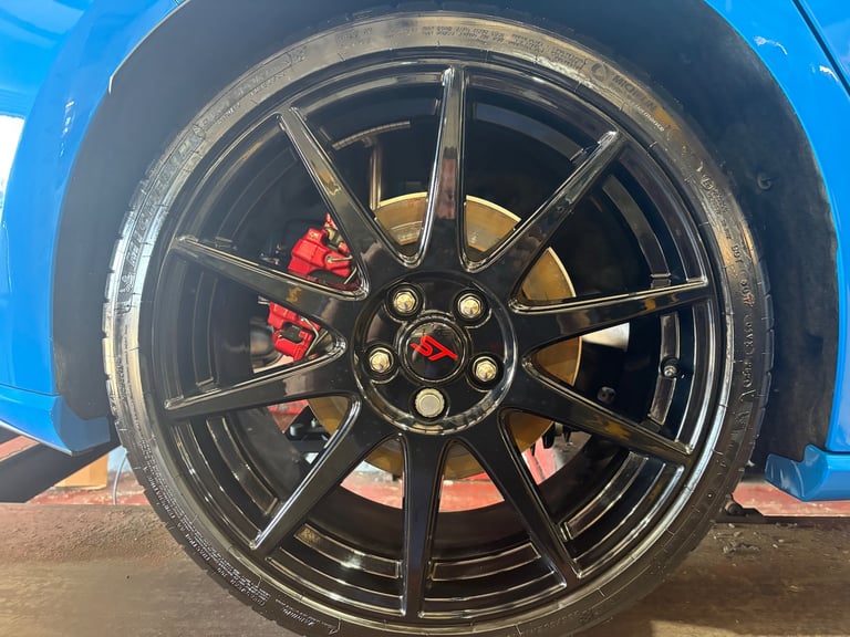 2021 Ford Focus 2.3T EcoBoost ST EDITION. 1 OWNER  ONLY 7 000 MILES  FULL FORD