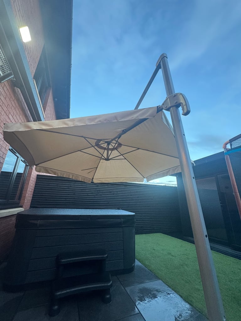 image for Overhanging parasol in cream plus 4 weights