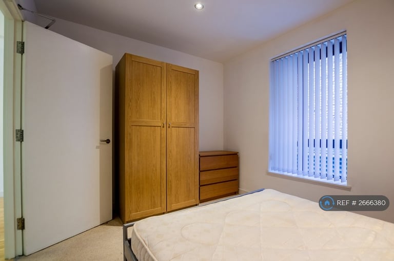 2 bedroom flat in Rice Street, Manchester, M3 (2 bed) (#2666380)