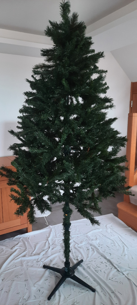 Large Christmas Tree (self Assembly)