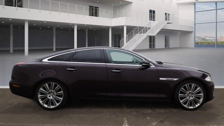 2010 Jaguar XJ 3.0d V6 Portfolio Saloon 4dr Diesel Auto Euro 5 (275 ps) SALOON Diesel Automatic