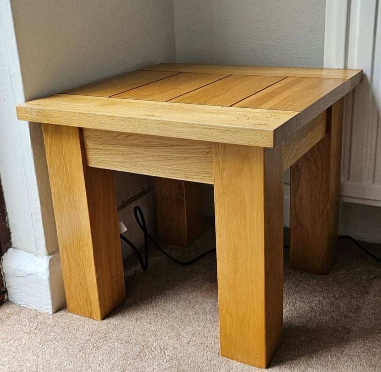 Oak Furnitureland 100% SOLID OAK WOOD Small Side Table - Quick Sale!