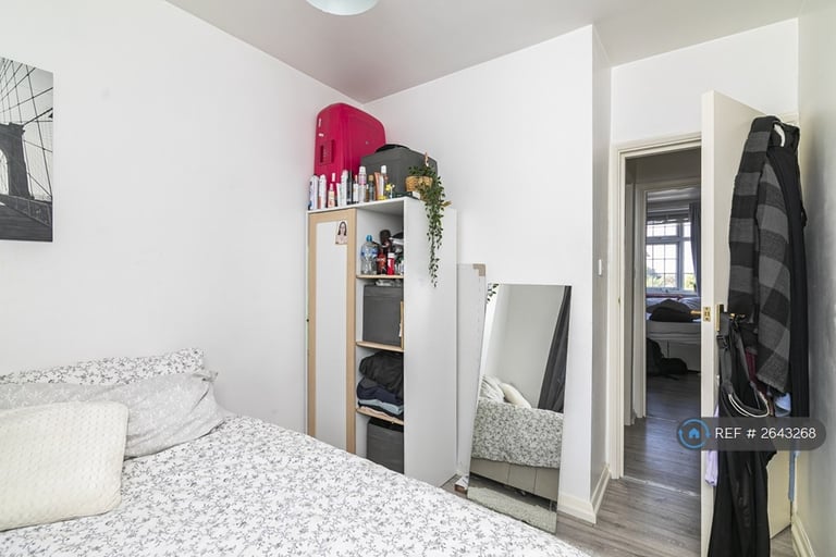2 bedroom flat in Sidmouth Road, London, NW2 (2 bed) (#2643268)