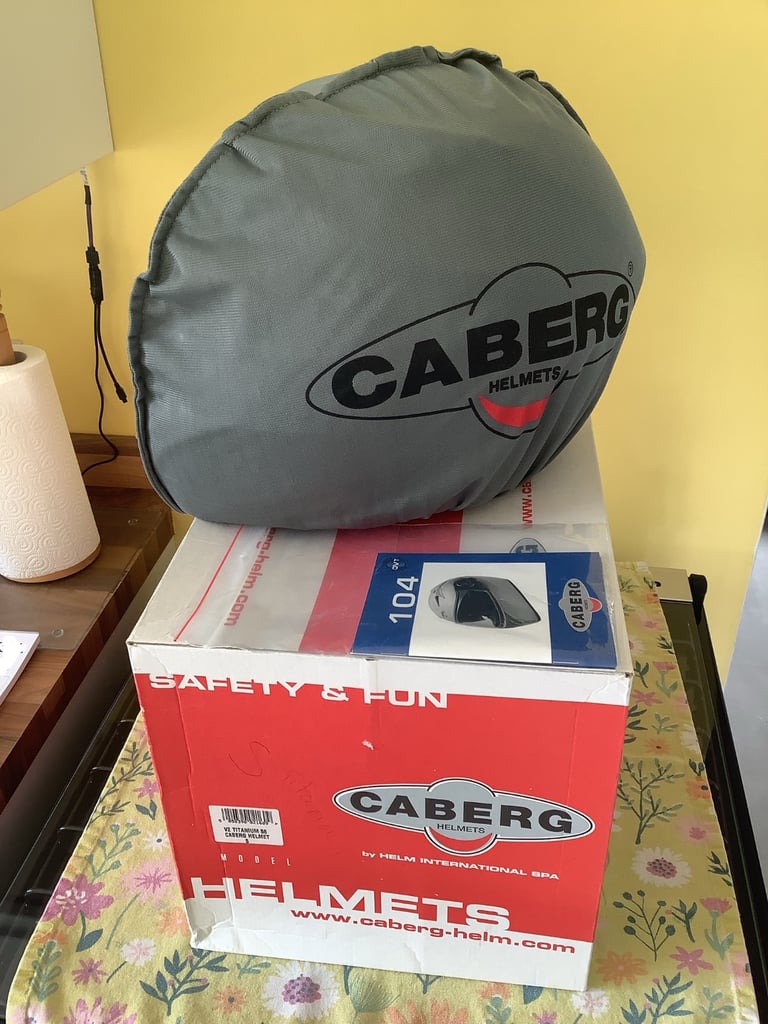 Full Face Motorcycle Helmet, Caberg V2 Titanium, Size Small, 55-56cm, Excellent. 