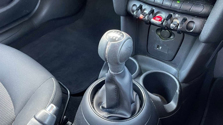 2020 MINI Hatch 1.5 One Classic II 5dr [Comfort/Nav Pack] HATCHBACK PETROL Manual