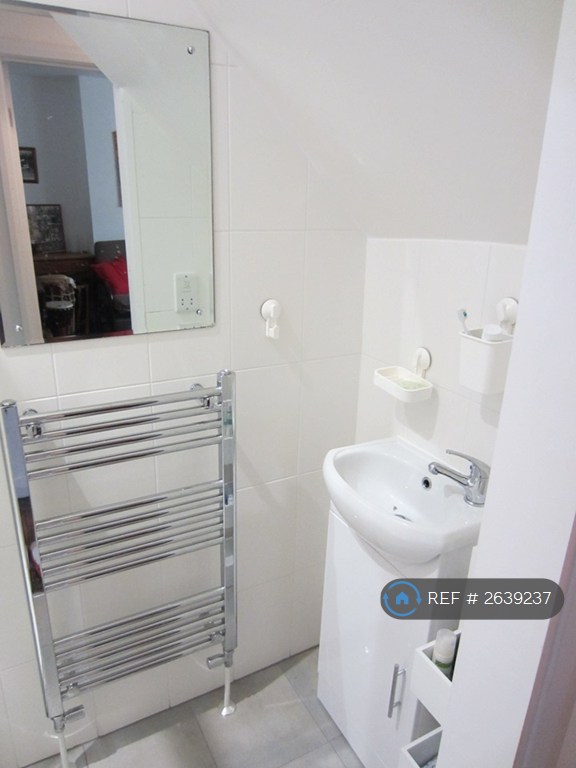 1 bedroom flat in Roundhill Crescent, Brighton, BN2 (1 bed) (#2639237)