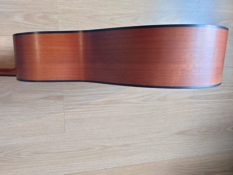 Yamaha FG700MS Solid Top Acoustic guitar with gigbag