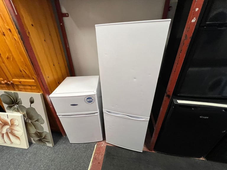 60 40 Fridge freezer some wee marks but fresh perfect wording order £95