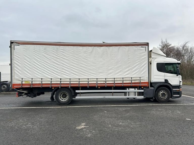 2018 Scania P250 Sleepercab with 27 1/2 Ft Curtainside Body