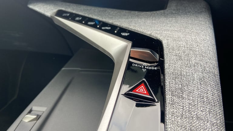 2025 Peugeot 3008 1.2 HYBRID GT SUV 5dr Petrol Hybrid e-DSC6 Euro 6 (s/s) (136 ps) SUV Hybrid Aut...